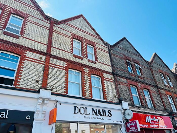 3 Bedroom Flat To Rent In Greyhound Lane, London, SW16