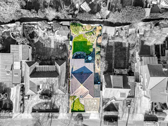 2 Bedroom Detached Bungalow For Sale In Queens Road, Benfleet, SS7