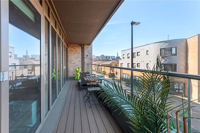 2 Bedroom Apartment For Sale In Hemming Street, London, E1