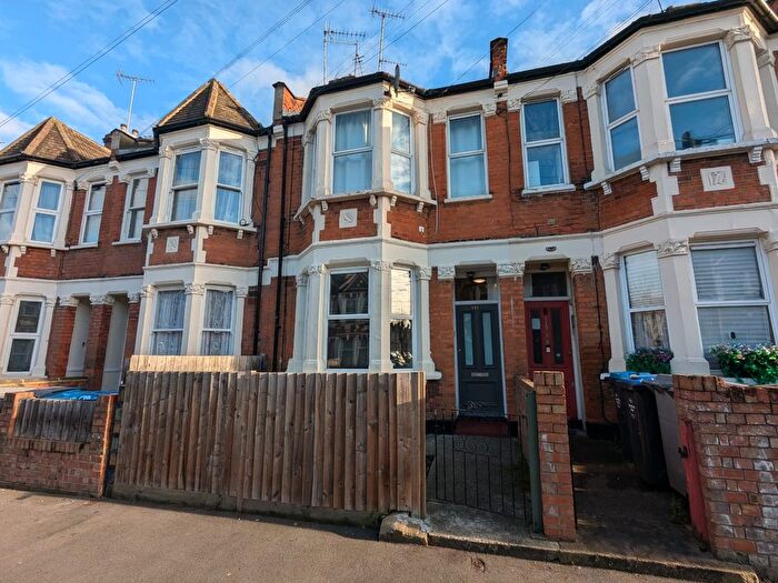 1 Bedroom Flat To Rent In Sandringham Road, Willesden Green, London, NW2