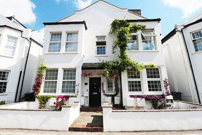 2 Bedroom Flat To Rent In Robinson Road, Colliers Wood, London, SW17