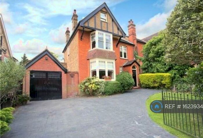 5 Bedroom Semi-Detached House To Rent In Ollards Grove, Loughton, IG10