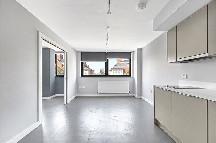 1 Bedroom Flat To Rent In High Road, North Finchley, London, N12