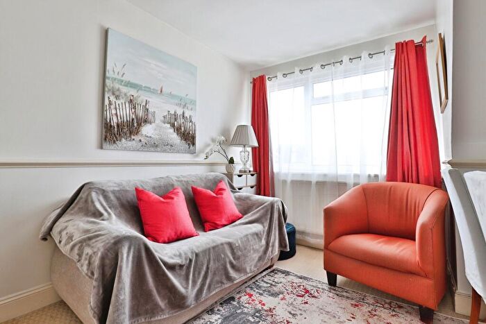 1 Bedroom Flat For Sale In Sea Road, Boscombe, Bournemouth, Dorset, BH5