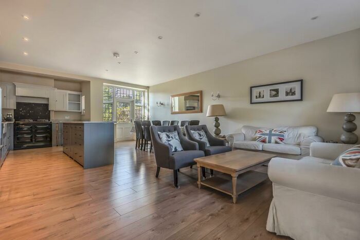 5 Bedroom End Of Terrace House For Sale In Silchester, Hampshire, RG7