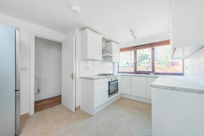 4 Bedroom Flat To Rent In White City Close, London, W12