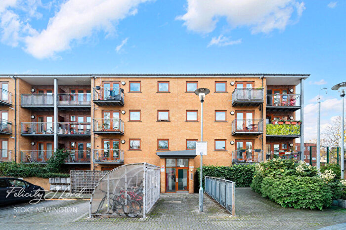 2 Bedroom Flat For Sale In Cazenove Road, London, N16