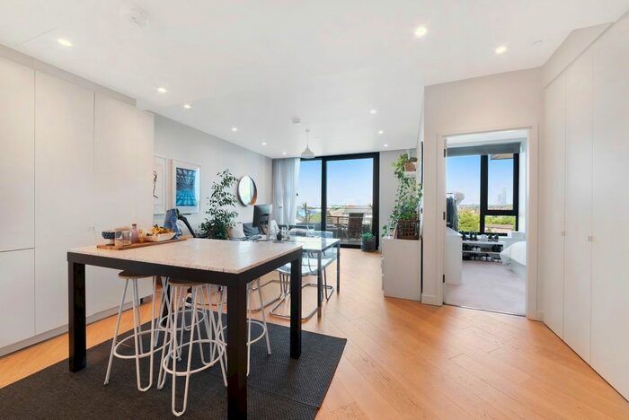 1 Bedroom Flat To Rent In Wood Crescent, London, W12