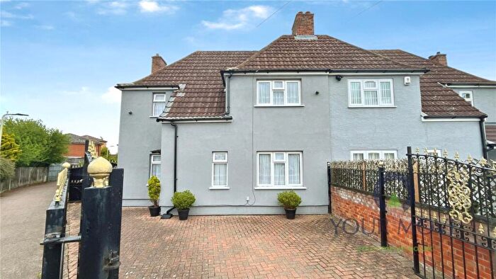 3 Bedroom Semi Detached House For Sale In Newton Road, Bedford, Bedfordshire, MK42