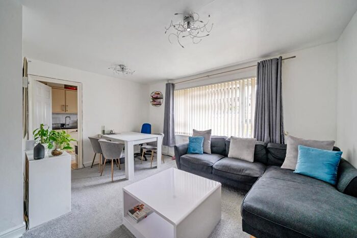 1 Bedroom Flat For Sale In High Wycombe, Downley, Buckinghamshire, HP13