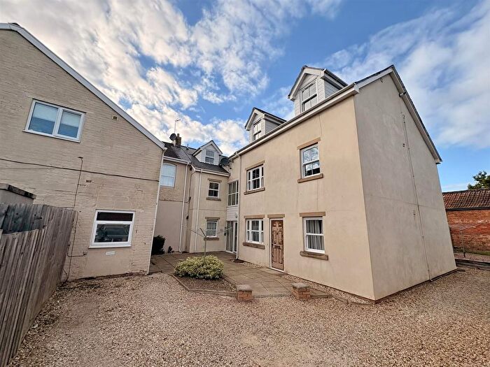 1 Bedroom Flat To Rent In Cheddon Road, Taunton, TA2