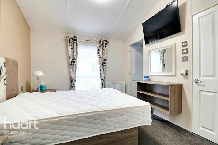 2 Bedroom Detached Bungalow For Sale In Streamview, Valley Farm Holiday Park, CO15