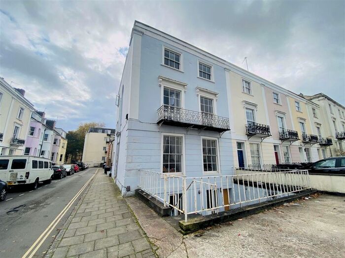 3 Bedroom Flat To Rent In B, St. Pauls Road, Clifton, BS8