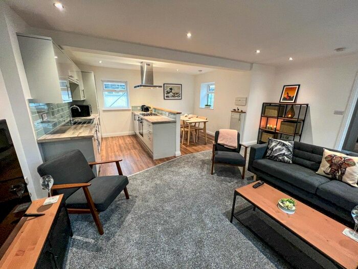 2 Bedroom Bungalow To Rent In Mutley Plain, Mutley, Plymouth, PL4