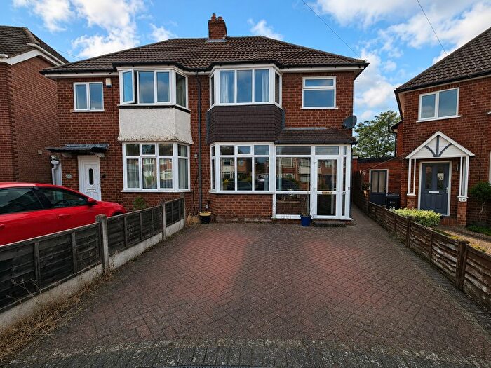 3 Bedroom Semi-Detached House For Sale In Hazel Croft, Northfield, B31
