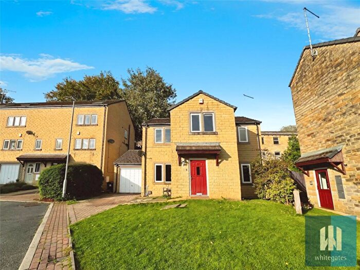 4 Bedroom Detached House For Sale In Bryndlee Court, Holmfirth, HD9
