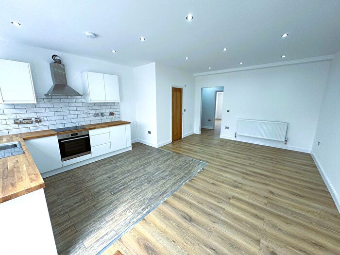 2 Bedroom Flat To Rent In High Street, Walthamstow, E17