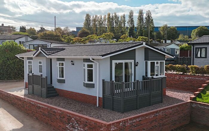 2 Bedroom Mobile/park Home For Sale In Lichfield Road, Brownhills, WS8
