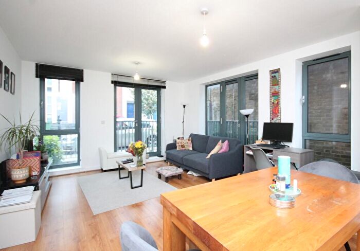 2 Bedroom Flat To Rent In Match Court, Blondin Street, Bow, E3