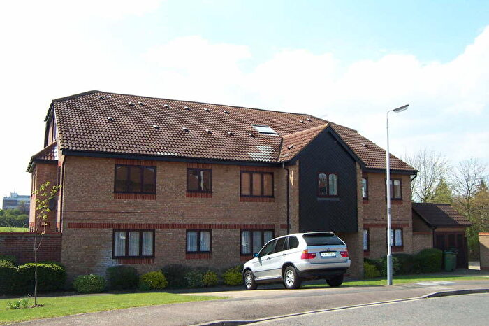 2 Bedroom Flat To Rent In Rodeheath, Luton, LU4