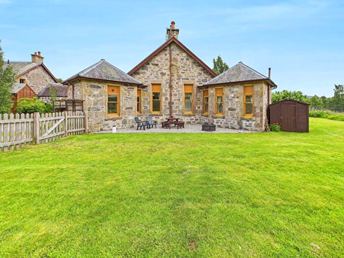 2 Bedroom Cottage For Sale In Meadowside, Kingussie, PH21