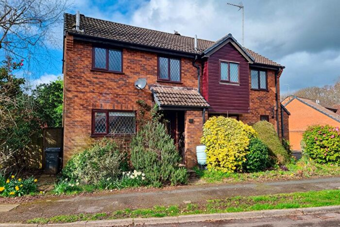 2 Bedroom Semi Detached House To Rent In Valley Park, SO53