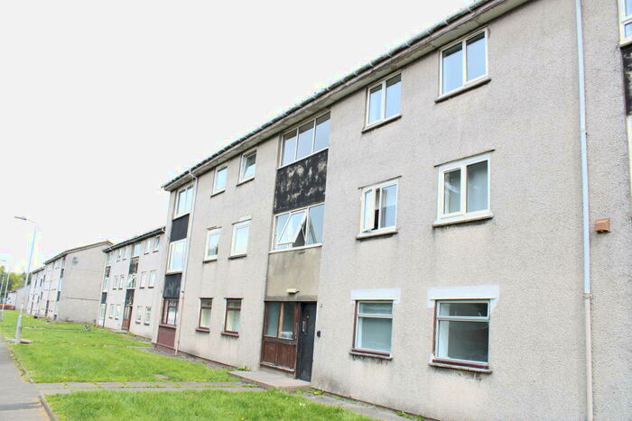 3 Bedroom Flat To Rent In Montgomery Avenue, Renfrew, PA3