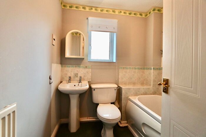 3 Bedroom Terraced House For Sale In St. Andrews Drive, Pontllanfraith, NP12
