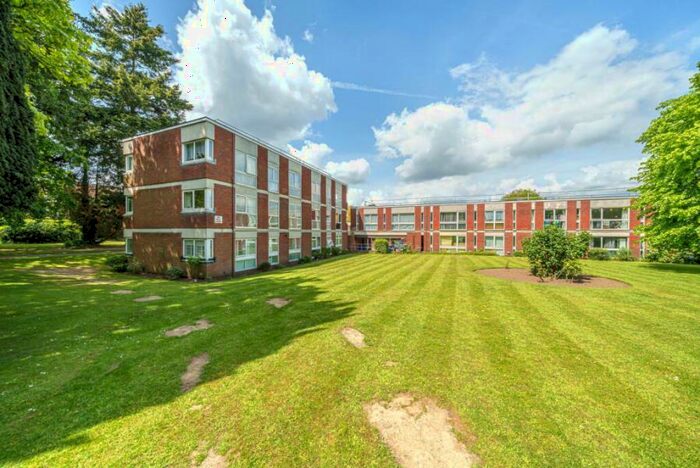 2 Bedroom Apartment To Rent In West Byfleet, KT14