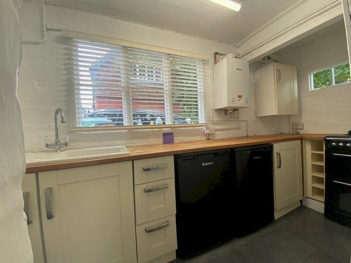 2 Bedroom Property To Rent In High Street, Brasted, Westerham, TN16