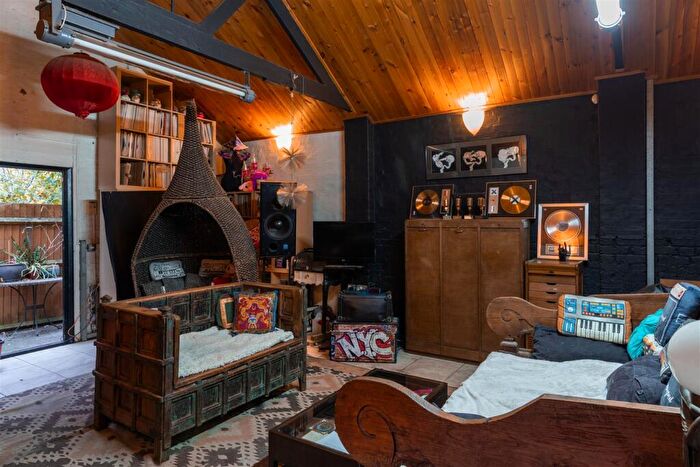 3 Bedroom Detached House For Sale In Vestry Road, Walthamstow Village, E17
