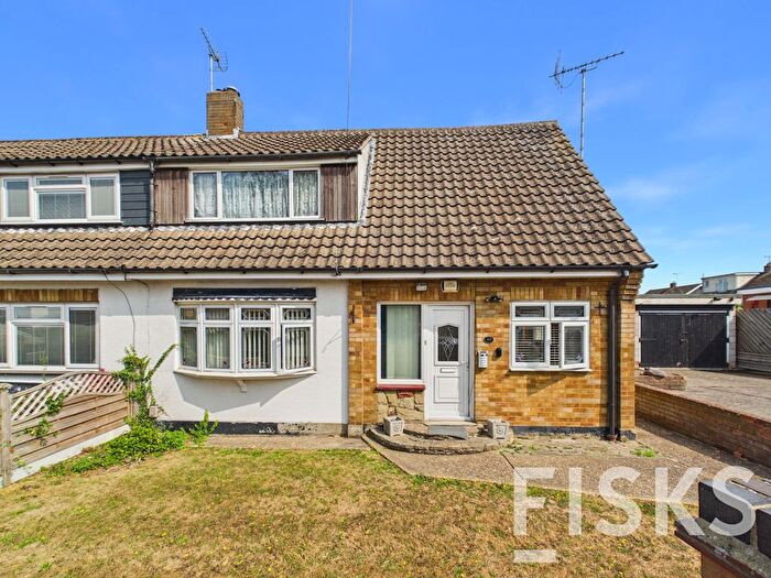 2 Bedroom Semi-Detached House For Sale In Romsey Road, Benfleet, SS7
