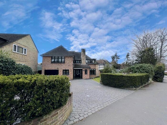 5 Bedroom Detached House To Rent In Mount Avenue, Hutton Mount, Brentwood, CM13
