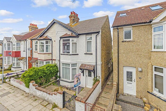 3 Bedroom Semi Detached House For Sale In Ferndale Road, Gravesend, Kent, DA12