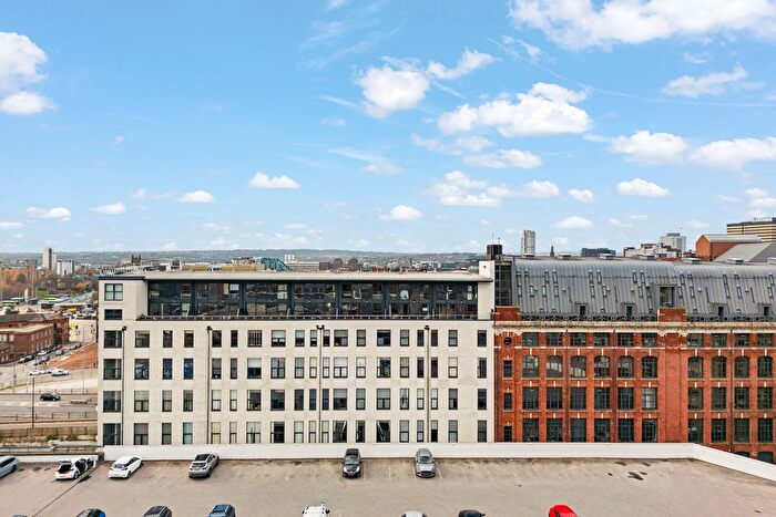 2 Bedroom Flat For Sale In New York Road, Leeds, LS2