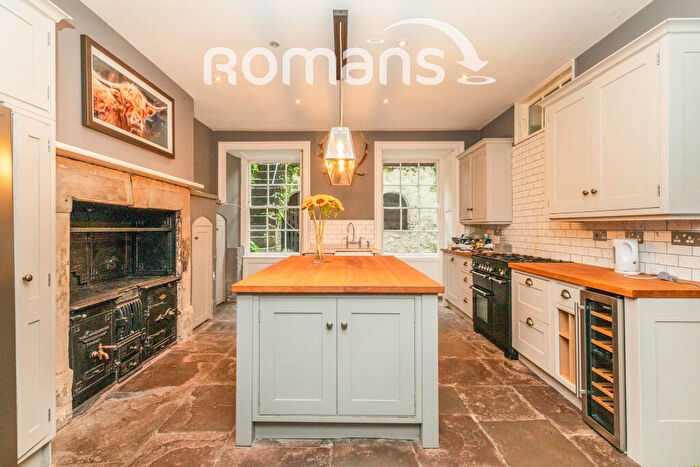 3 Bedroom Flat To Rent In Bristol, BS8