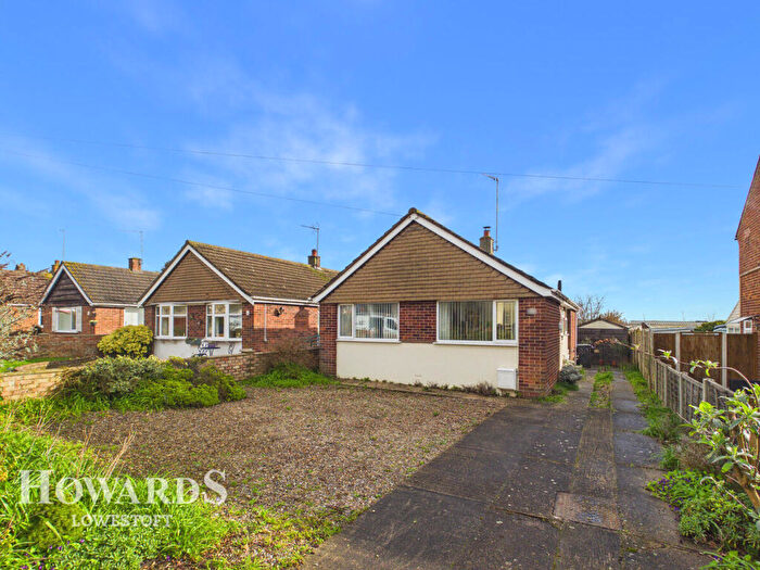 2 Bedroom Detached Bungalow For Sale In Grayson Avenue, Lowestoft, NR33