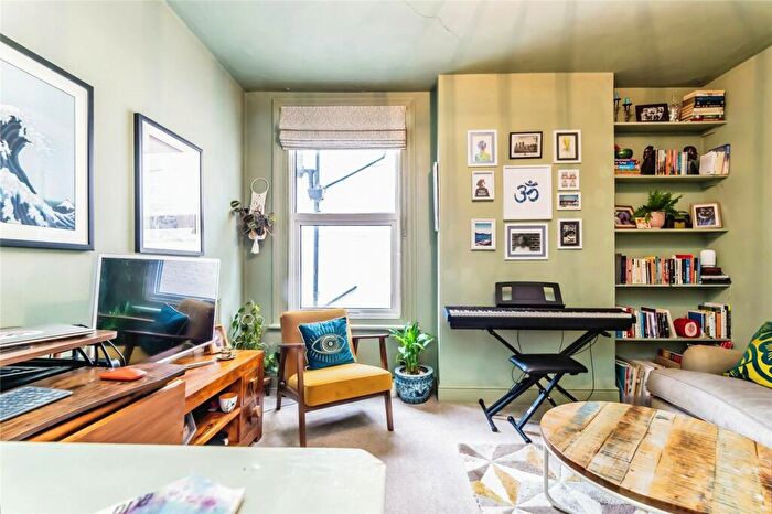 1 Bedroom Flat For Sale In Hatchlands Road, Redhill, Surrey, RH1