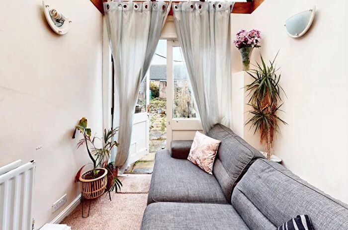 2 Bedroom End Of Terrace House For Sale In Peel Street, Maidstone, Kent, ME14