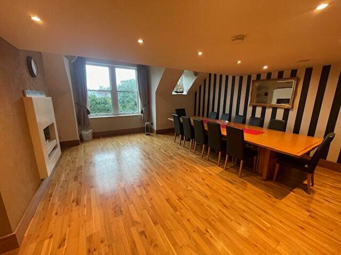 4 Bedroom Apartment To Rent In Parkfield Road, L17