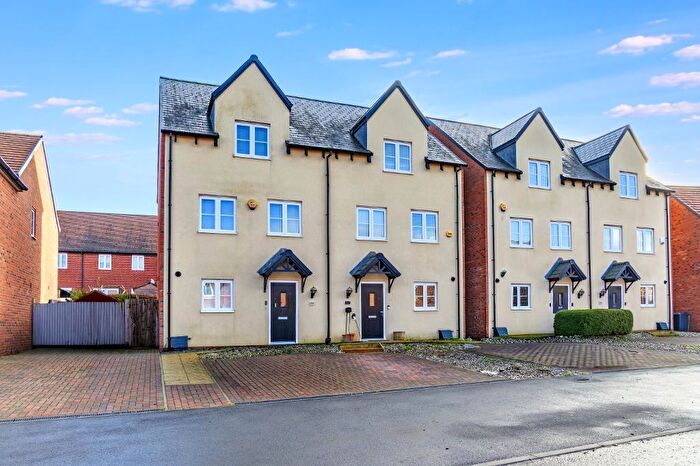 3 Bedroom Town House For Sale In Dragonfly Crescent, Biddenham, Bedford, MK40