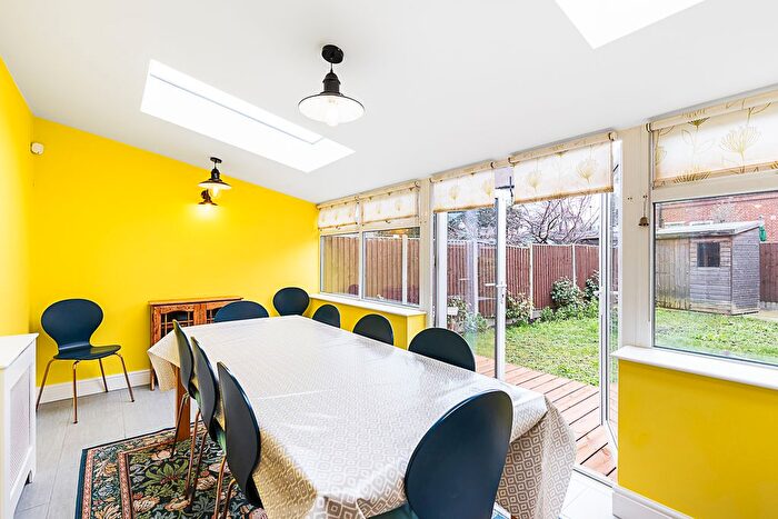 2 Bedroom Town House To Rent In Leggatt Road, London, E15