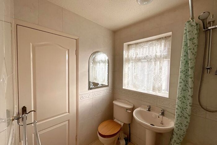2 Bedroom Bungalow For Sale In Snowberry Close, Swinton, S64