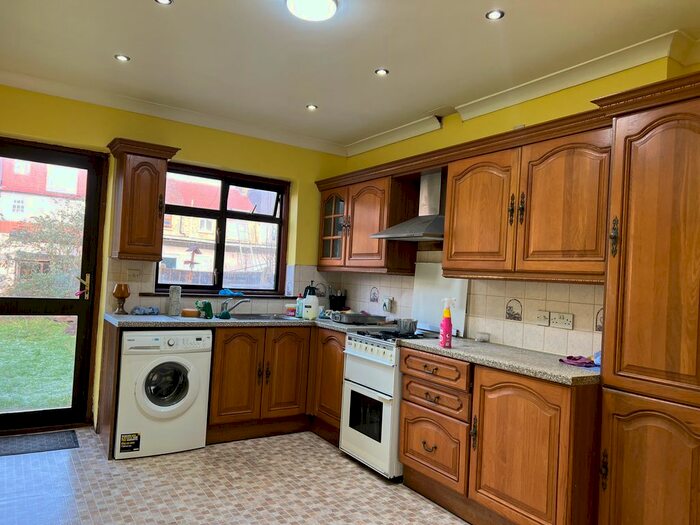 4 Bedroom Terraced House To Rent In Staines, Ilford, IG1