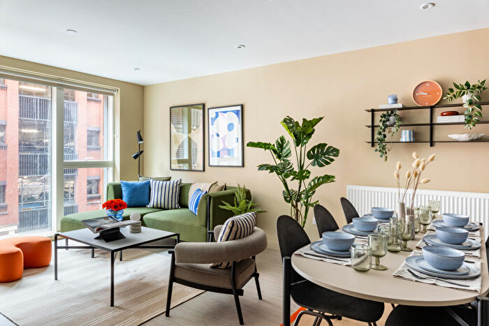 3 Bedroom Apartment To Rent In Candleriggs, Trongate, Glasgow, G1