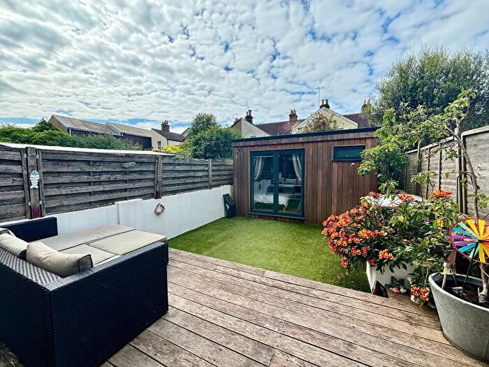 3 Bedroom Terraced House To Rent In Symbister Road, Portslade, BN41