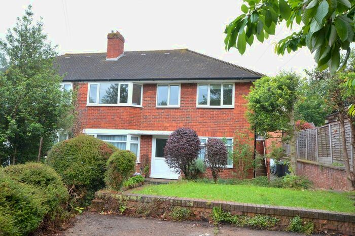2 Bedroom Maisonette To Rent In York Way, Chessington, Surrey., KT9