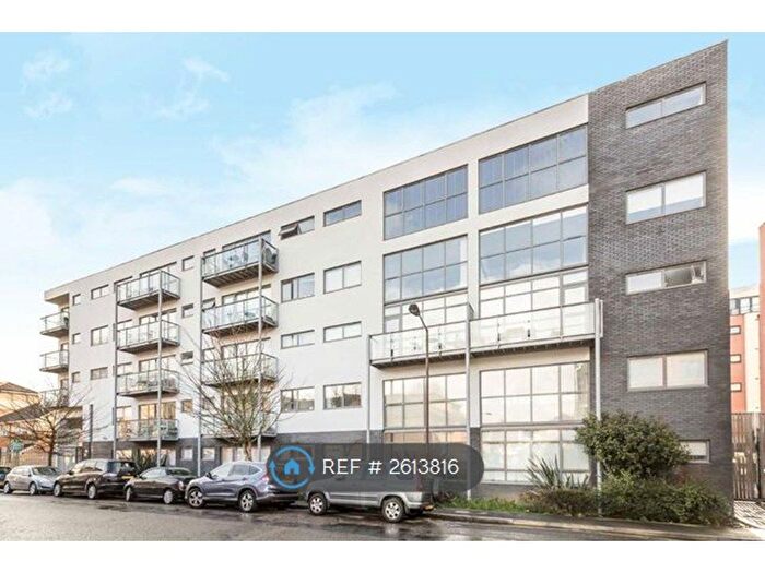 2 Bedroom Flat To Rent In Crown Place Apartments, London, SE16