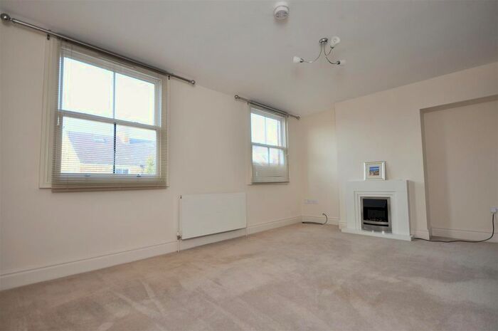 2 Bedroom Flat To Rent In East Parade, York, YO31