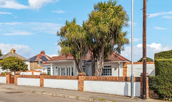 3 Bedroom Detached Bungalow For Sale In Green Lane, Uxbridge, UB8